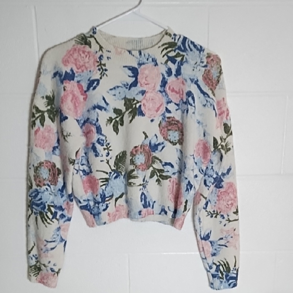 Floral Cropped Sweater Cream Pink, Blue, and Green Perfect with High Waist Jeans - Picture 9 of 12